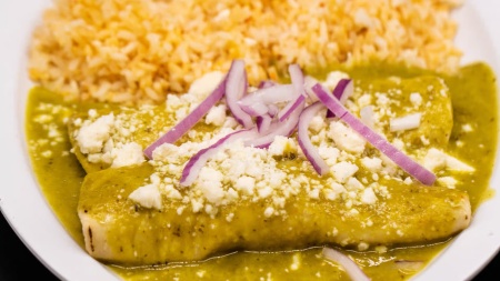 ENCHILADASDE POLLO. (Verde, Roja, Mole)