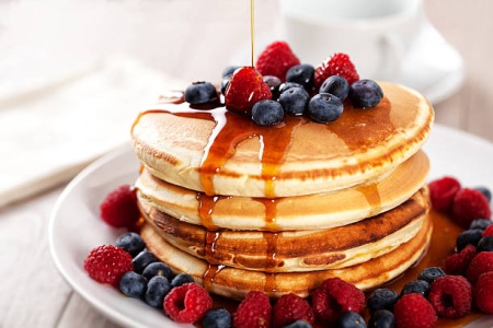 PANCAKES BERRY FRUITY